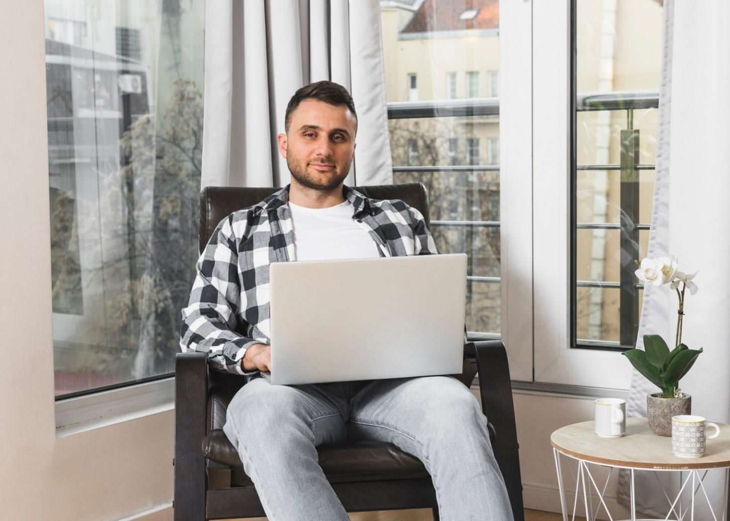 Seminarraum mit Kursteilnehmern während einer praktischen Analysesitzung